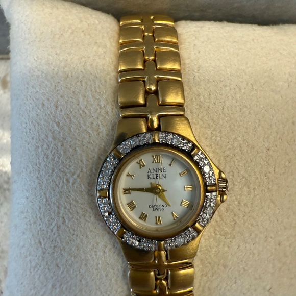 Pre-Owned Anne Klein Diamond Swiss Watch Ladies stainless back - Picture 4 of 10